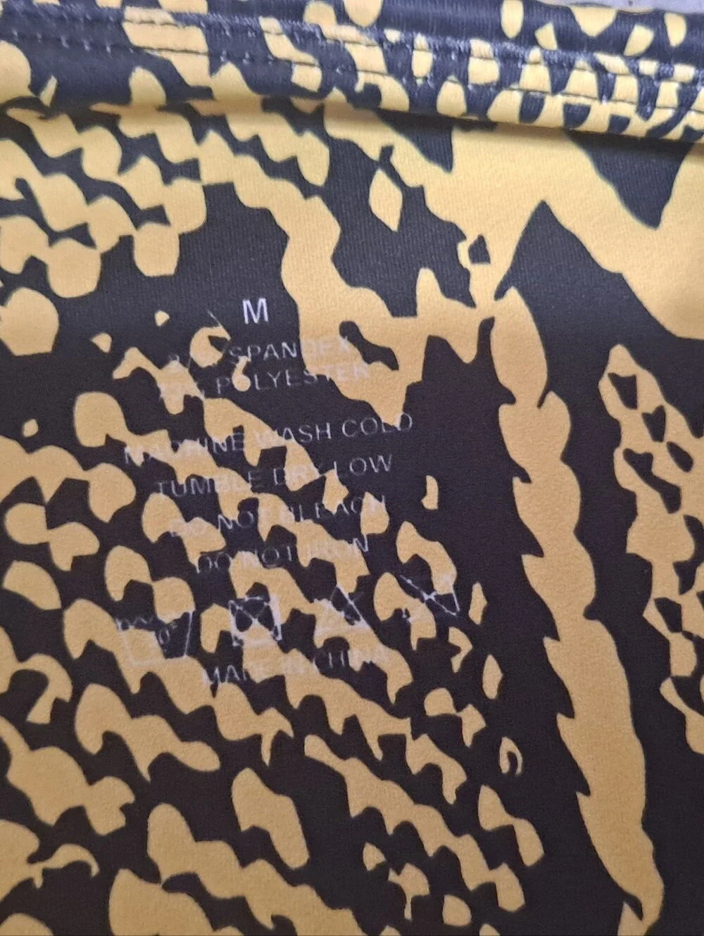 Melt Fit Yellow & Black Snake Print Leggings Sz M